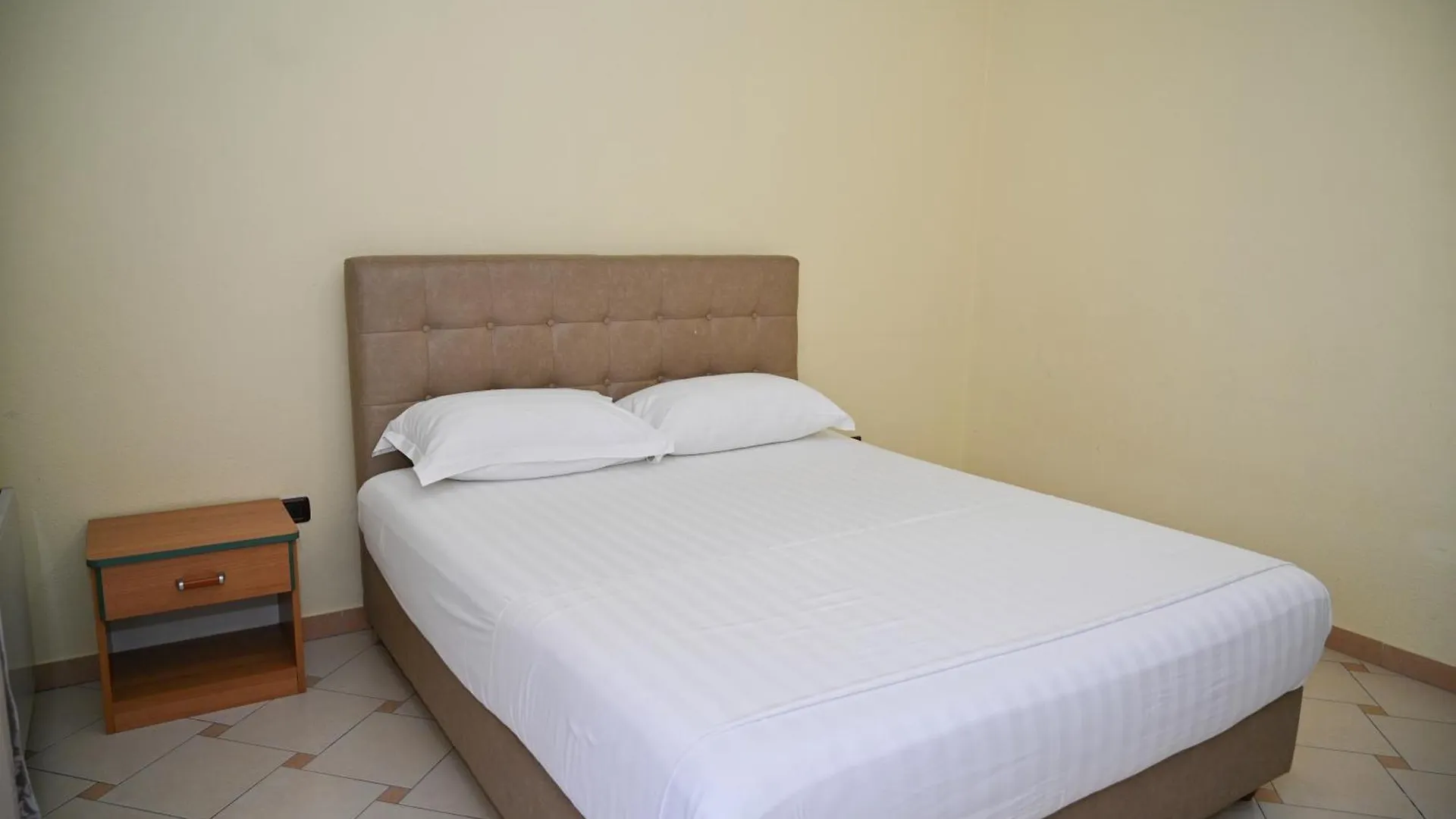 Hotel Vila Emes Durrës