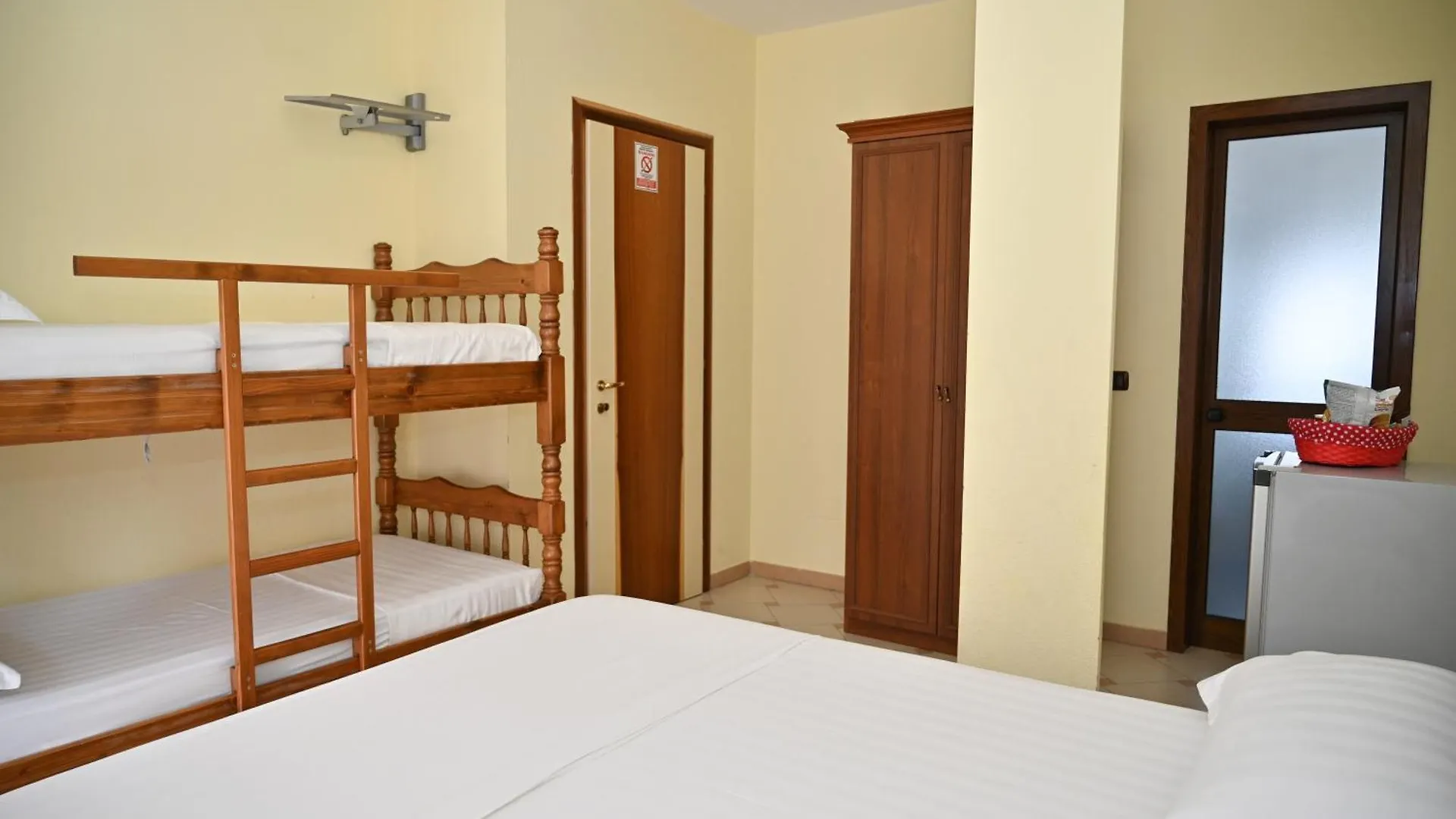 Hotel Vila Emes Durrës 阿尔巴尼亚
