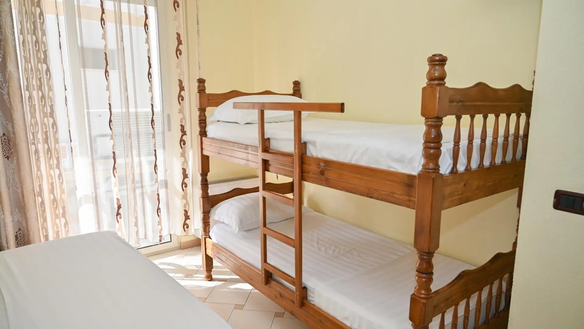 Hotel Vila Emes Durrës