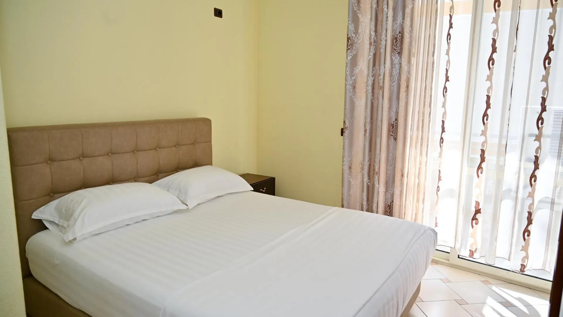 Hotel Vila Emes Durrës 3*,