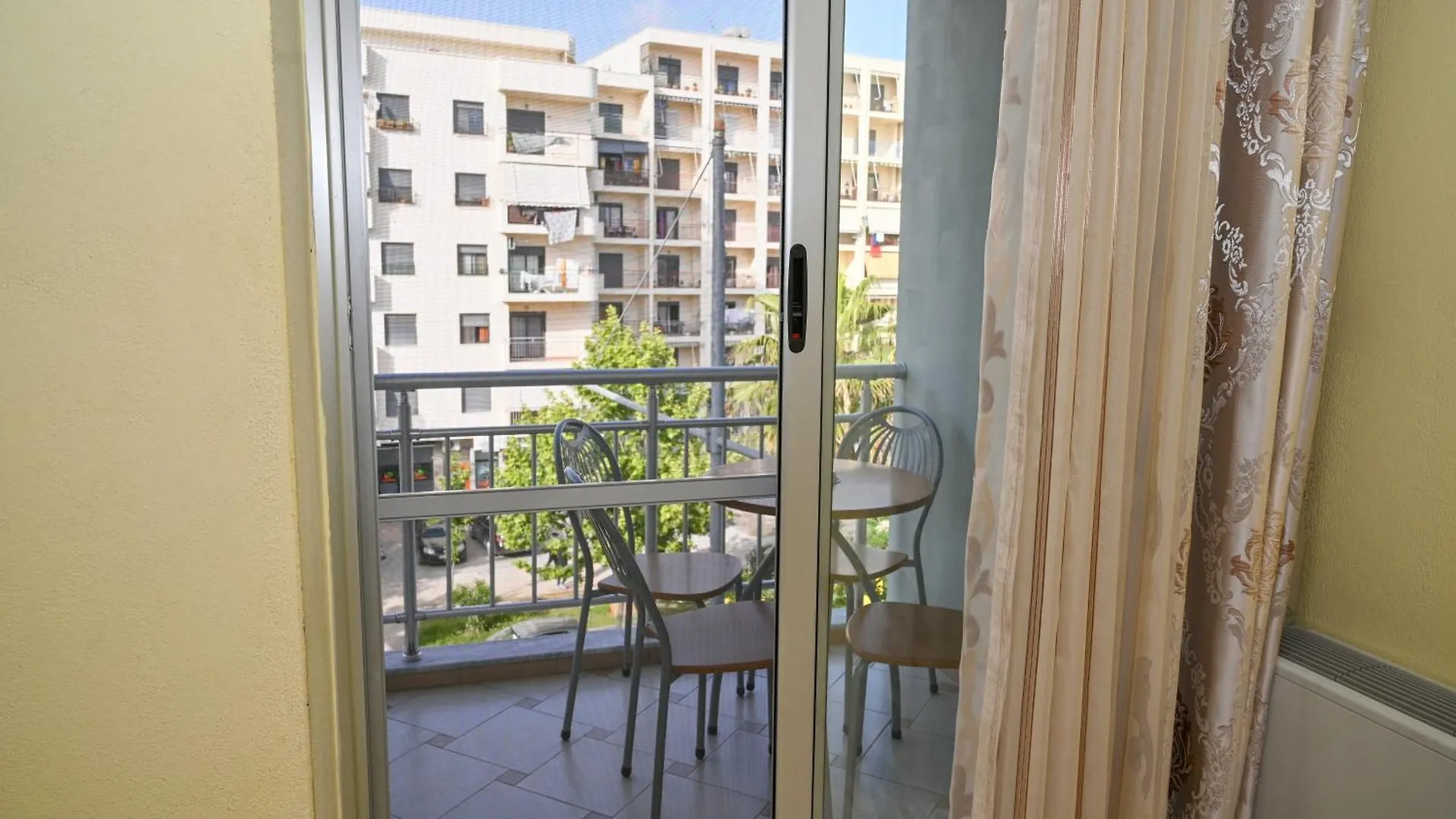 Hotel Vila Emes Durrës 3*,