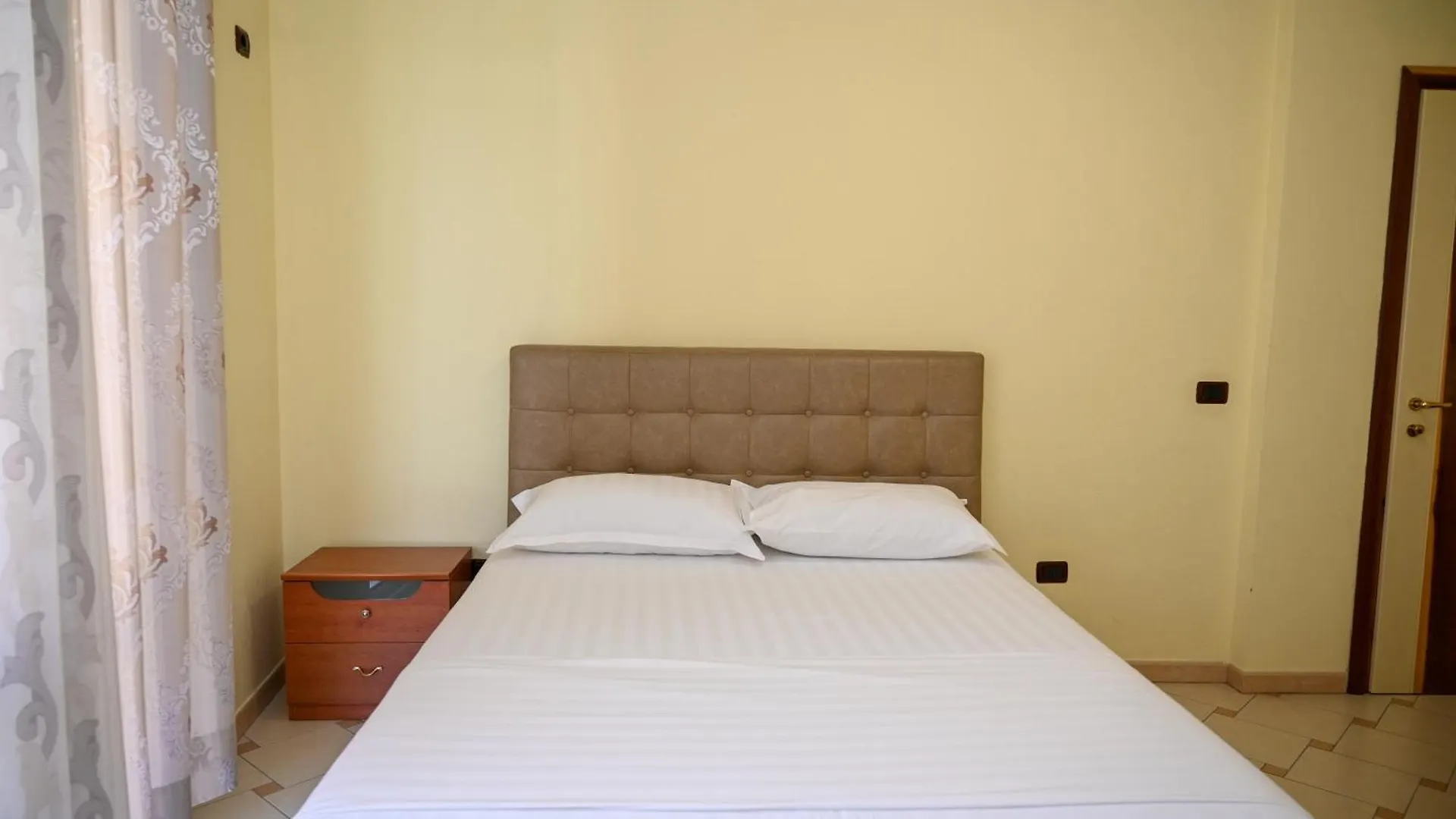 Hotel Vila Emes Durrës
