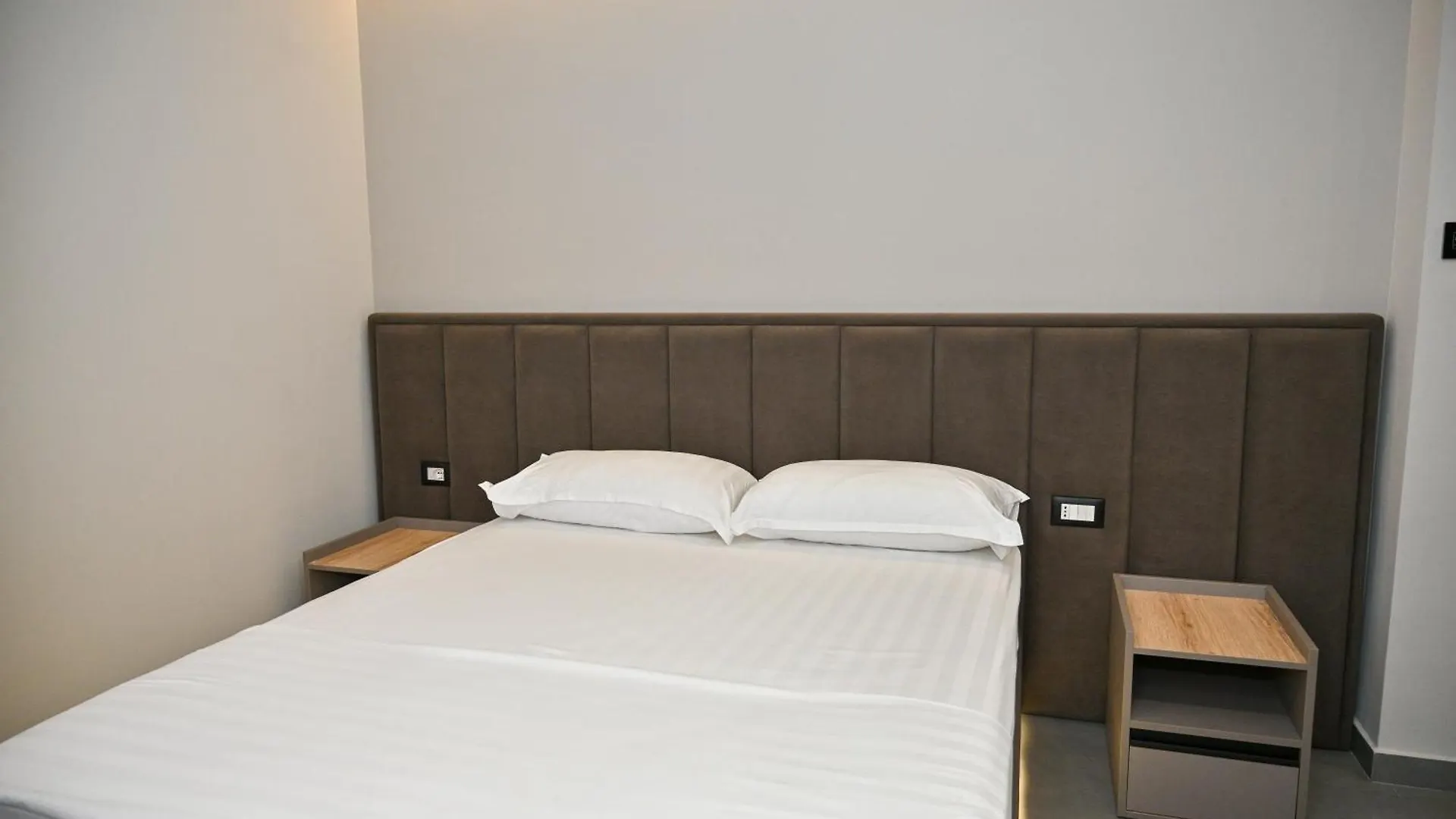 ***  Hotel Vila Emes Durrës Albania